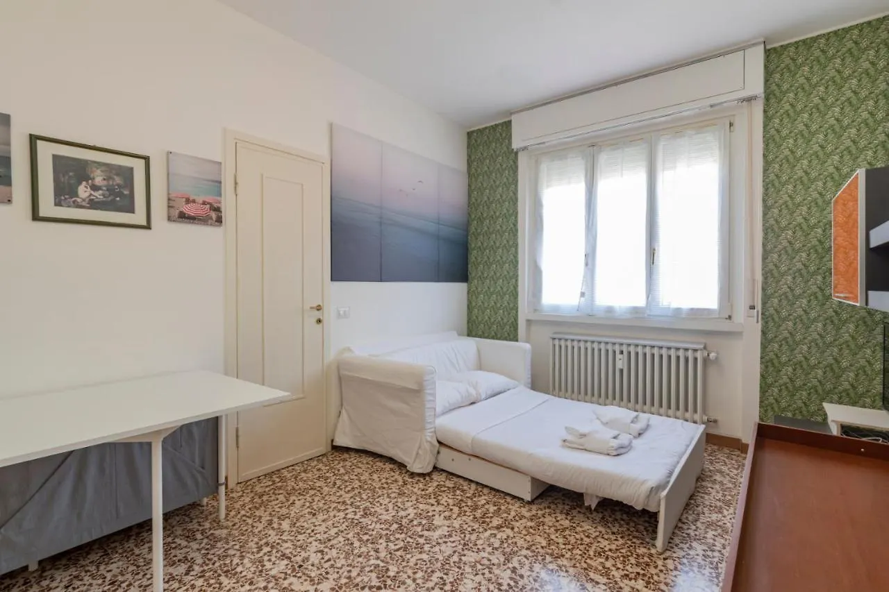 Bordighera Studio - Vicino Iulm / Naba - Wifi A.C. Milan 0*,  Italy